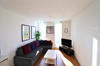 Bracknell RWH Spectacular Two Bedroom Apartment - 5