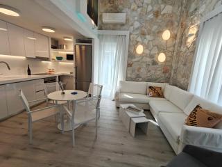 Luna Luxury Apartment in Polychrono - Polykhrono - 0