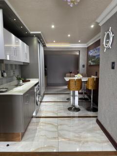 Accommodation Front - Extraordinary 6 Sleeper Overlooking The Ocean - Durban - 5