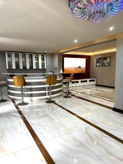 Accommodation Front - Extraordinary 6 Sleeper Overlooking The Ocean - Durban - 9
