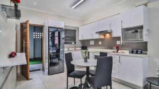 Umhlanga Rox - 2 Bedroom apartment with sea view - Durban - 3