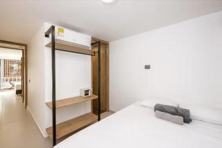 Luxury 5BR 6Bath Apartment with Jacuzzi in Manila - 9