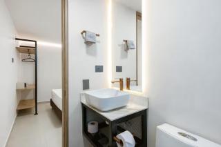 Luxury 5BR 6Bath Apartment with Jacuzzi in Manila - 2