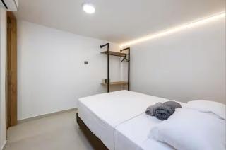 Luxury 5BR 6Bath Apartment with Jacuzzi in Manila - 1