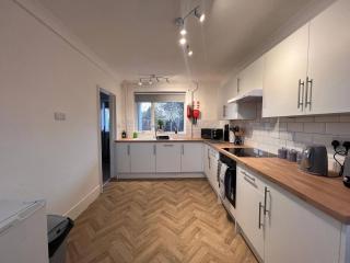 4 Bed Comfy House - Norwich - 7