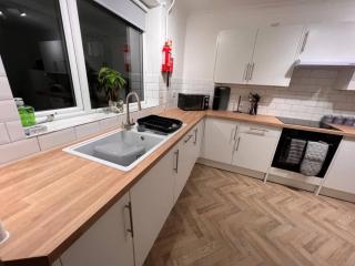 4 Bed Comfy House - Norwich - 6
