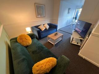 4 Bed Comfy House - 2