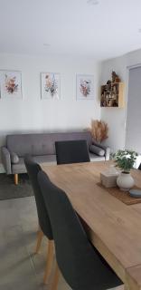 Eureka Gold Stays 2 bedrooms 2 bathrooms Wendouree No pets - Wendouree - 1