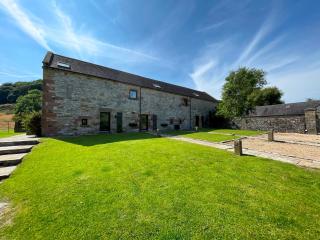 Pass the Keys Exceptional Location Barn Conversion for 6 Pets - Longnor - 0