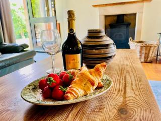Pass the Keys Exceptional Location Barn Conversion for 6 Pets - Longnor - 6