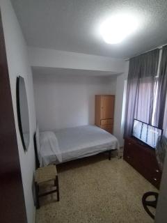 Habitación cama grande doble 150 x190 TV wifi - Alicante - 0