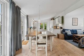 Lovely Secluded Cottage In Dronningmølle - 1