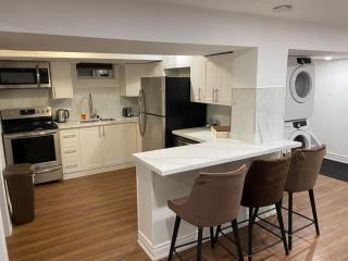 Adorable 3 Bedroom Apartment with Free Parking - 1