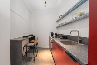 Stylish and Modern Apartment with Vibrant Décor - 4
