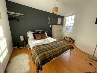 Charming 3 Bedroom Apartment in the Heart of Vibrant Old Town - Edimburgo - 9