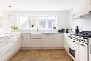 Chic 4-Bed Coastal Retreat in Heart of Bosham - Bosham - 2