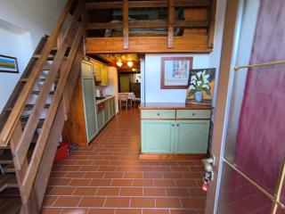 23 Mountain Views & Poolside Bliss Wi-Fi and Parking Free! - 8