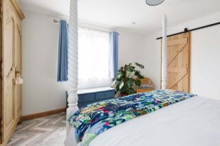 Cosy Cabin Retreat Close to Beaches - Birdham - 1