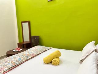 Om Home Stay AC Rooms - Ayodhya - 1