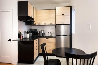 #6 - Artistic Studio - Self Check in - Plateau - St-Denis - AC - TV - 9