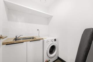 Spacious and Modern 2BR in Prime Location Burwood - Burwood - 3
