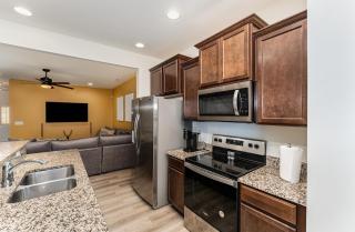Stylish Getaway near City Center and Amphitheater - Raleigh - 4