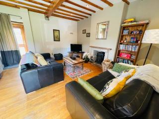 Stunning location for 4 with Pets Log fire Pass the Keys - Hartington - 9