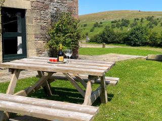 Stunning location for 4 with Pets Log fire Pass the Keys - Hartington - 0
