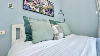 Spacious Luxury Studio Near Mall of the Emirates with Pool Access - 7
