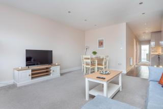 Modern Flat with Balcony next to Station by CTO Serviced Accommodation - Londra - 3