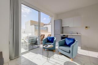 Charming 1BR Penthouse in Gzira - Sliema - 9