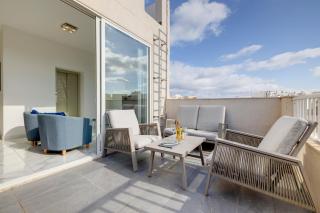 Charming 1BR Penthouse in Gzira - Sliema - 7