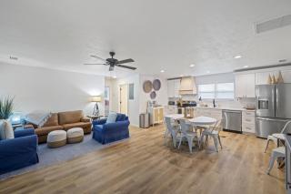 Shellys Chateau - Cedar Key - 2