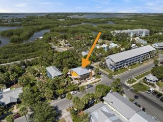 Flamingo Room a Cozy Studio Retreat - Cedar Key - 2