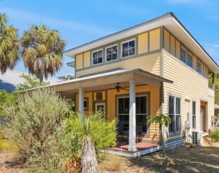Leaning Oak Bungalow - Cedar Key - 6