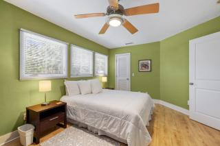 Leaning Oak Bungalow - Cedar Key - 4