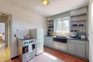 King Bed Centrally Located - 9