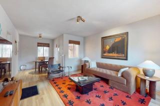 King Bed Centrally Located - 7