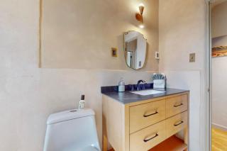 King Bed Centrally Located - 4