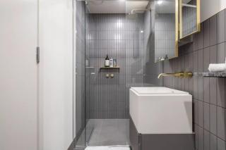 Luxury 3brm Sub Penthouse - 2