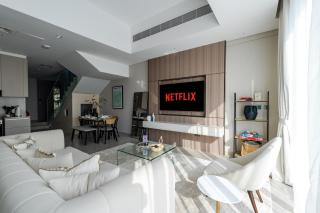 New Family Villa with PS5, Garden and Playroom - Dubai - 1