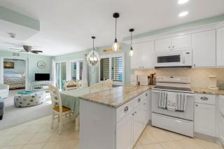Fabulous 3-Bed 3-Bath Condo with Private Covered Parking Space! - Panama City Beach - 4