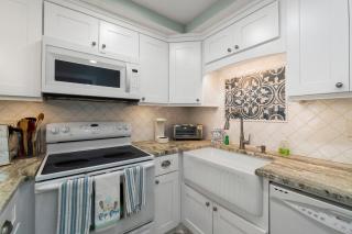 Fabulous 3-Bed 3-Bath Condo with Private Covered Parking Space! - Panama City Beach - 2