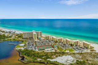 Fabulous 3-Bed 3-Bath Condo with Private Covered Parking Space! - Panama City Beach - 9