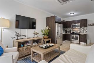 PC301 - Pool View - Perfect for a couple - Close to Palm Beach - 1BR - Palm-Eagle Beach - 4