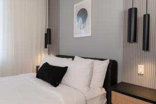 #8 - Refined Studio - Self Check in - Plateau - St-Denis - AC - TV - 4