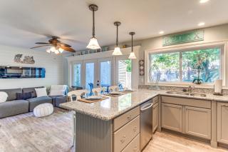 2 Private Outdoor Spaces Gulf Breeze Townhome! - 3