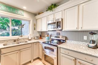 2 Private Outdoor Spaces Gulf Breeze Townhome! - Gulf Breeze - 2