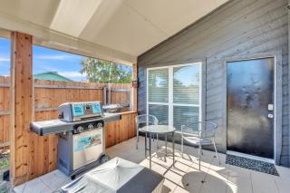Relaxing Family Retreat in West Arlington Duplex - 8
