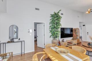 Relaxing Family Retreat in West Arlington Duplex - 1